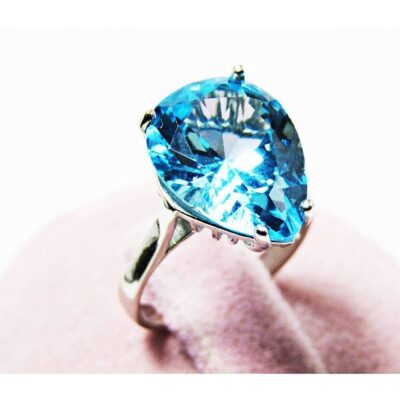 Srebrny pierścionek z akwamarynem w kształcie łezki