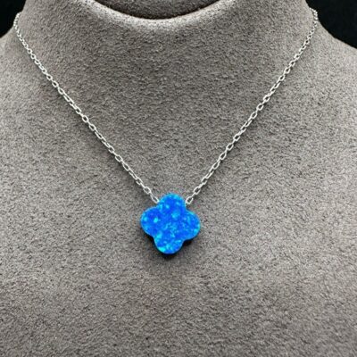 Srebrny naszyjnik koniczynka z niebieskiego opalu