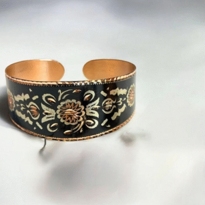 Bransoletka z czystej miedzi z czarną emalią i zdobieniem ludowym