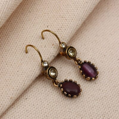 Kolczyki z mosiądzu wiszące z fioletowym oczkiem i cyrkoniami