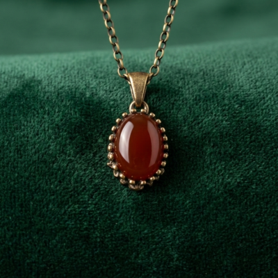 Naszyjnik z mosiądzu z owalnym karneolem