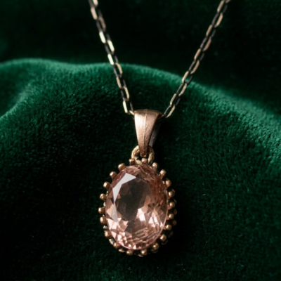 Naszyjnik z owalnym zultanitem