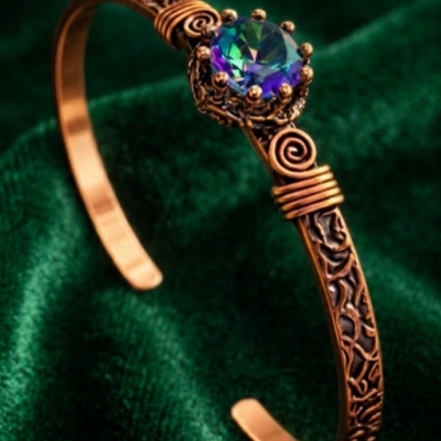 Bransoletka miedziana z okrągłym mistycznym topazem