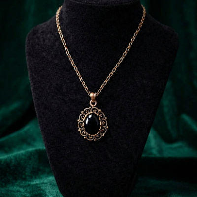 Naszyjnik z miedzi kwiatowy wzór onyksem