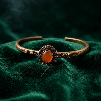 Bransoletka miedziana kwiatowy wzór z karneolem