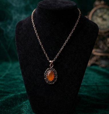 Naszyjnik z miedzi kwiatowy wzór z karneolem